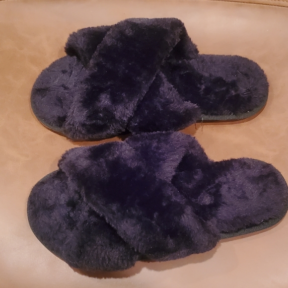 Fuzzy black slipper slides - Picture 2 of 6